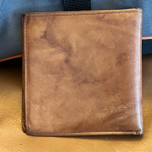 BRIGHTON VINTAGE DISTRESSED MENS LEATHER BILLFOLD - Picture 2 of 9